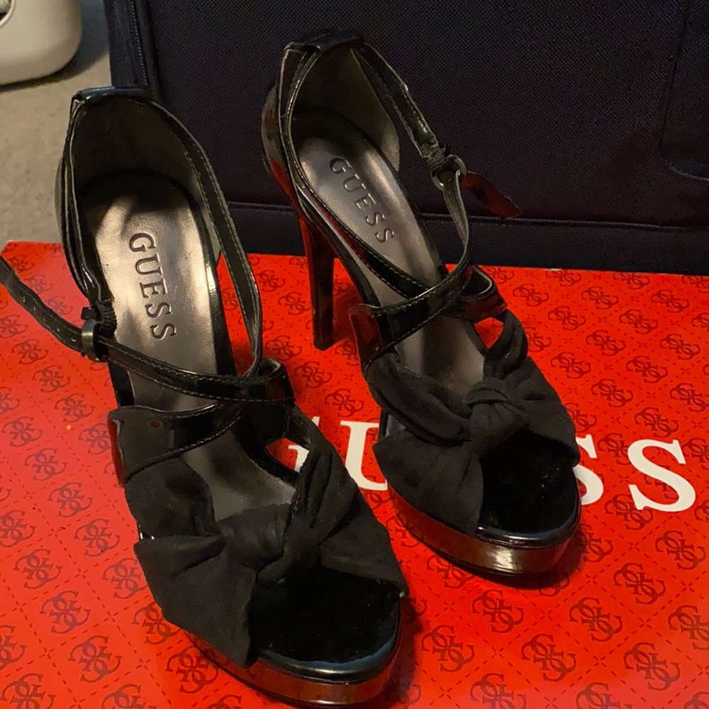 Guess platform open toe black sandals. Size 5.5